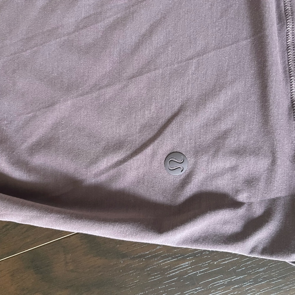 Lululemon gym shirt